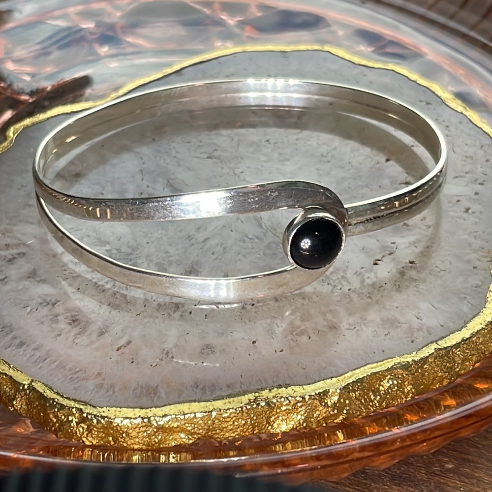 Sterling Silver & stone latching bangle, open loop, full closure